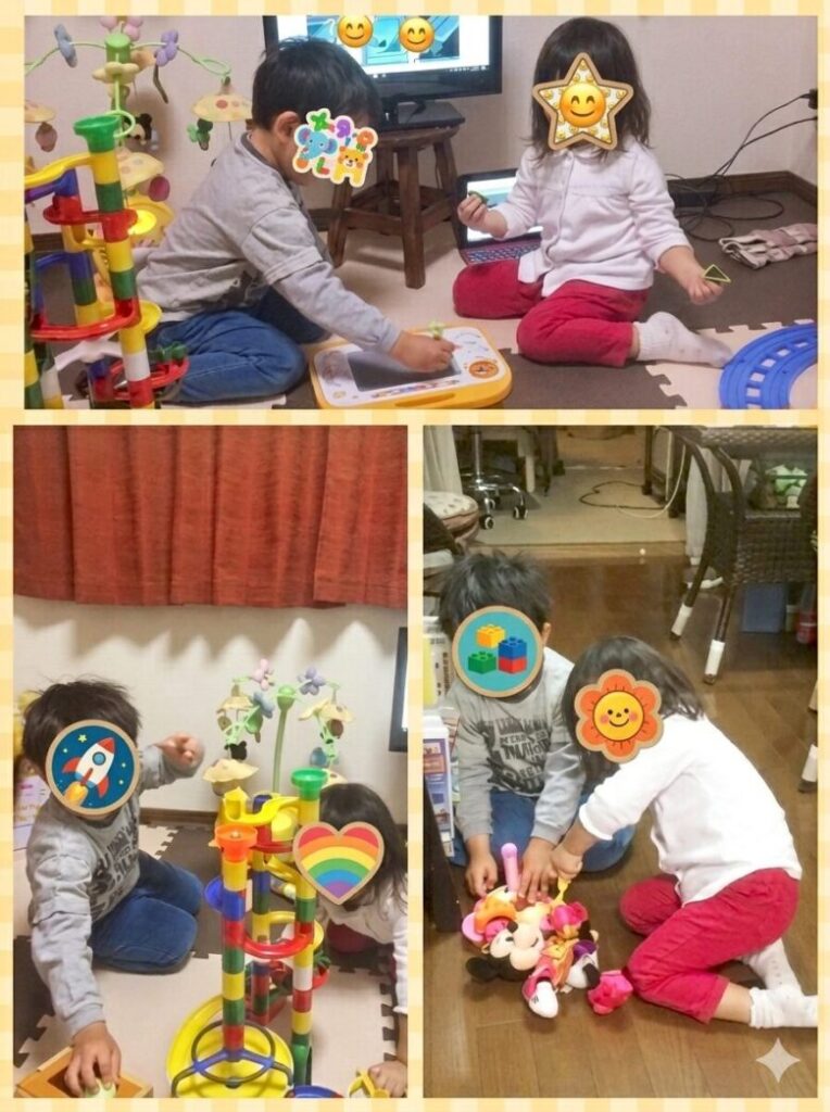 サロン内のキッズスペースで、男の子と女の子が夢中になっておもちゃで遊んでいる様子。上段ではお絵かきボードやスロープトイで遊び、下段ではミッキーマウスのぬいぐるみや知育玩具に触れながら、お子様連れでも安心して過ごせるアットホームな空間が描かれています。